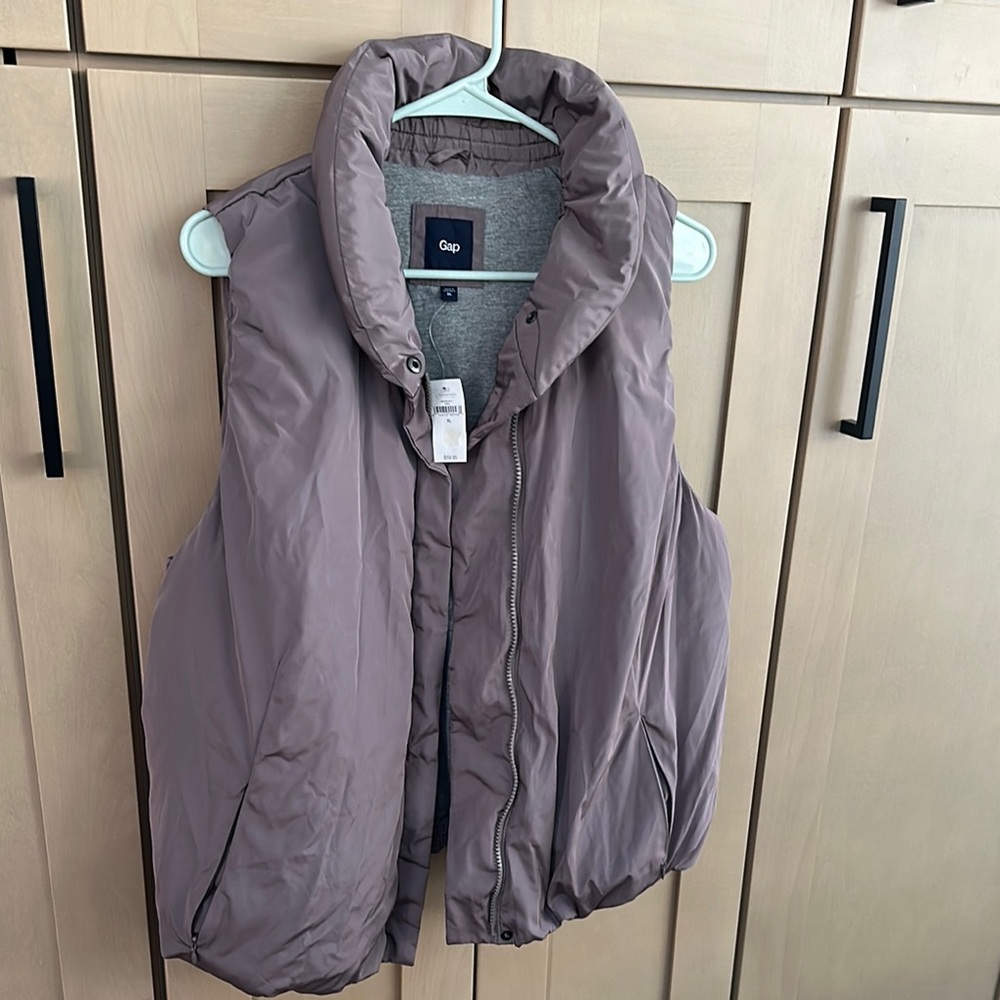 Gap Puffer Vest in Taupe